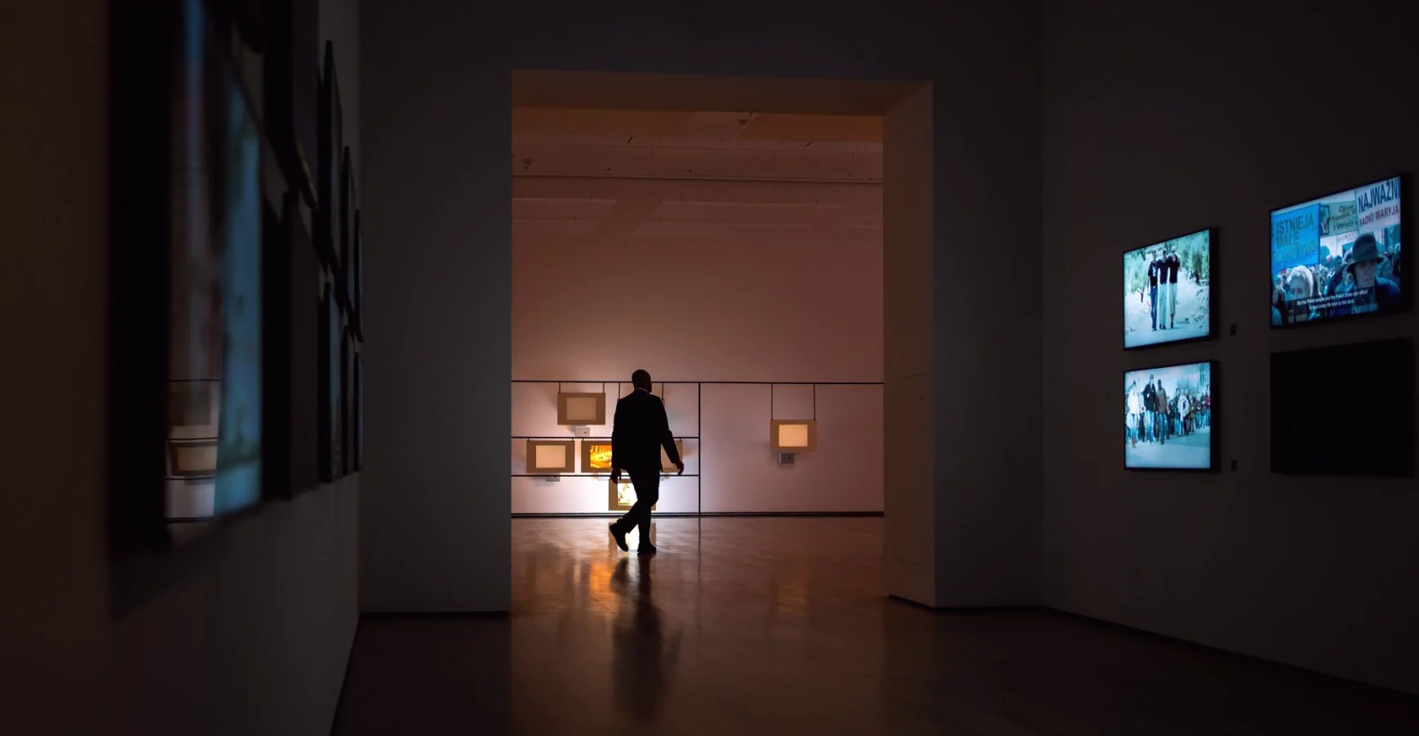 Hvor lang tid bør en filmet gallerivisning ta, og hvor mange stopp passer?